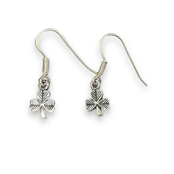 Vintage Jewelry - VTG 925 Sterling Silver earrings clover